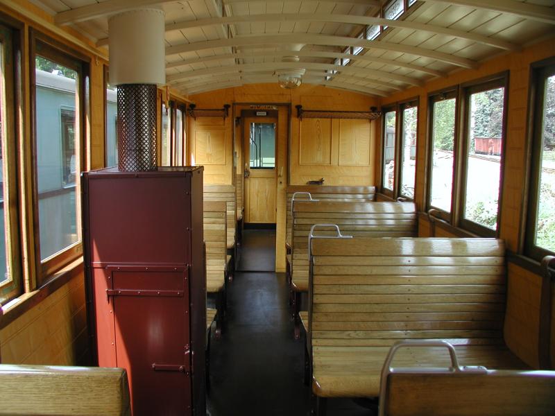 Pressnitztalbahn,Innenaufnahme des Personenwagens 970-751 mit
Ofenheizug,12.08.04 Bhf.Schlssel