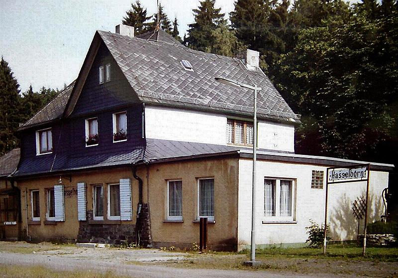 Privatisierter Bahnhof Hasselborn - Gleisseite, 1. Hlfte der 1980iger Jahre.