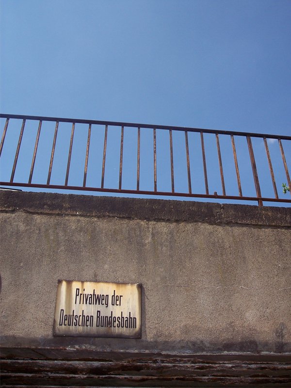 Privatweg der Deutschen Bundesbahn.
Dieses Schild h�ngt an der Unterf�hrung des Hagener Hauptbahnhofs.