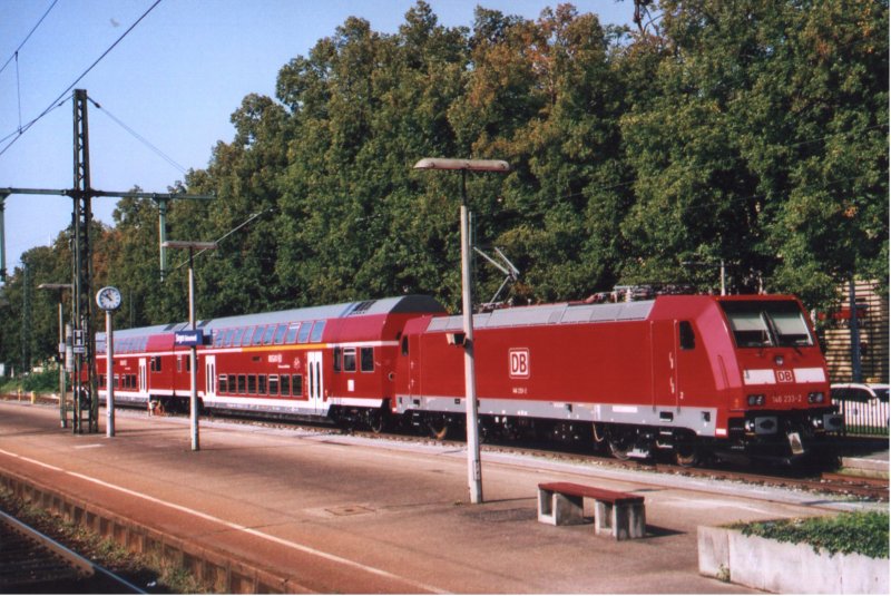  Probebetrieb im Stand  gab es fr das Personal der DB AG im Herbst 2006 in Singen am Hohentwiel. Hier zeigte sich die neue Garnitur auf der Schwarzwaldbahn erstmals bei besten Lichtverhltnissen.  
