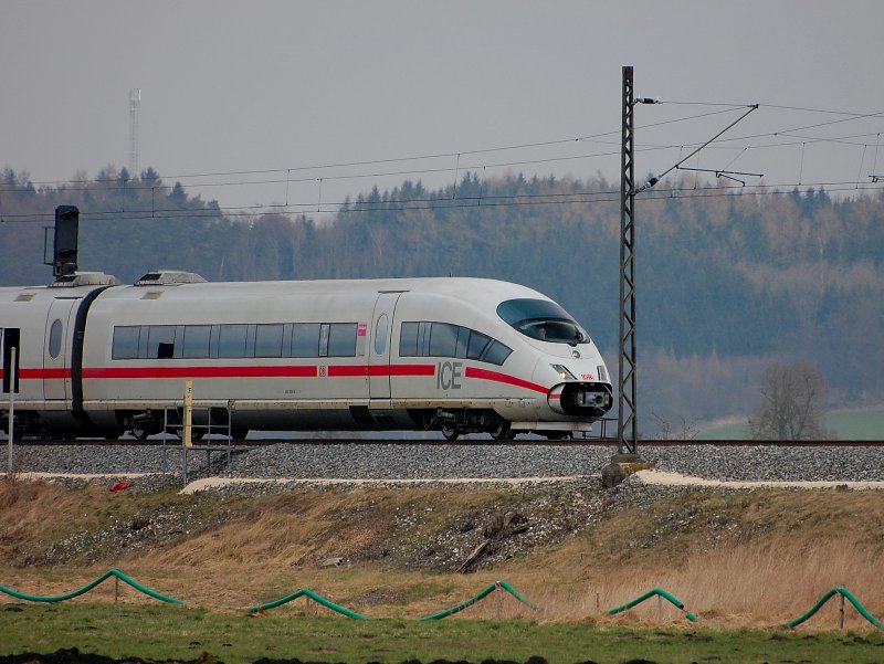 Projekt  Haifisch . Die Bahn scheint doch wieder vermehrt Probleme mit den Bugklappen zu haben. Hier ein ICE 3 unterwegs am frhen Karfreitag Richtung Mnchen mit  hungrigem Maul .