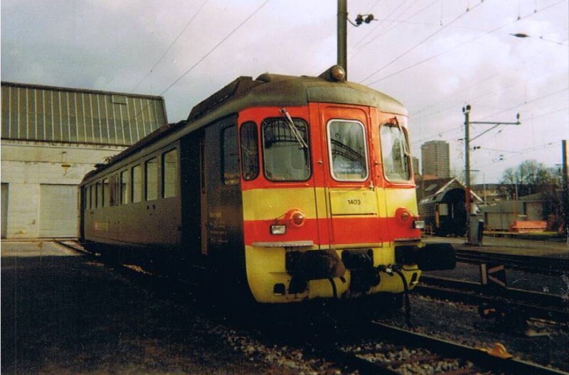 Prototyp RBe 4/4 1403 vor der HW Zrich(2003).Hinweis: Gescanntes Foto.