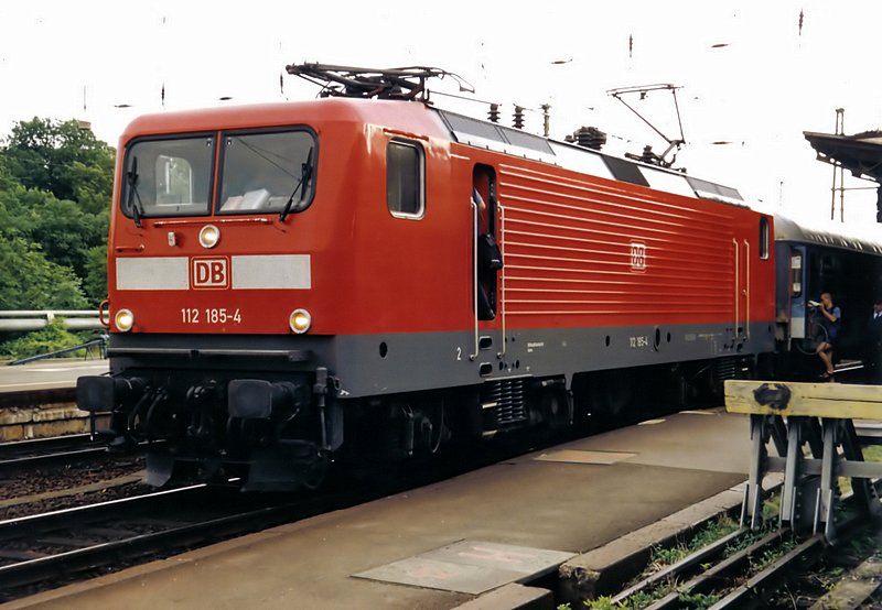 Pnktlich erreichte 112 185-4 mit dem IR 2008 (Frankfurt/Main-Pasewalk) den Erfurter Hbf.