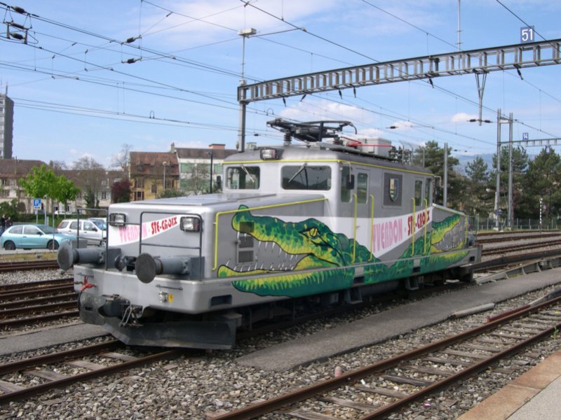 Quer durch die Schweiz 2008 - In Yverdon-les-bains angekommen begegnen wir der Ge 4/4 21 von travys. heute steht sie doch etwas fotogener als noch vor 2 Jahren. Scheinbar wird sie noch benutzt, denn letztens stand sie am Bahnsteig neben Gleis 1. Der deutsche Name von Yverdon wrde heute brigens auf Bad Ifferten lauten. Yverdon, 03.05.2008.