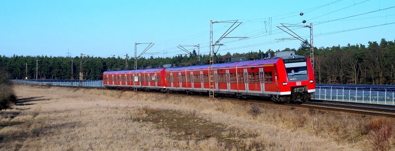 Quitschie Nummer 425 610 mit einem Bruder als RB 2 von Mannheim nach Karlsruhe im Wagh�useler Bogen auf der KBS 700. Der Bogen ist einer der wenigen Stellen an der unspektakul�r verlaufenden Strecke.