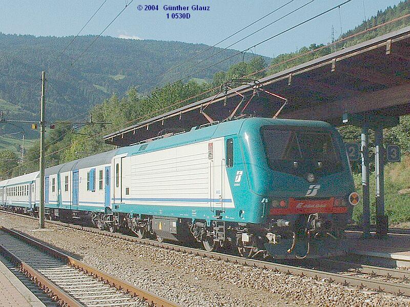 R 33960 Bologna - Brenner mit FS-E-Lok BR 464 am 07.09.2004 im Bahnhof Sterzing.