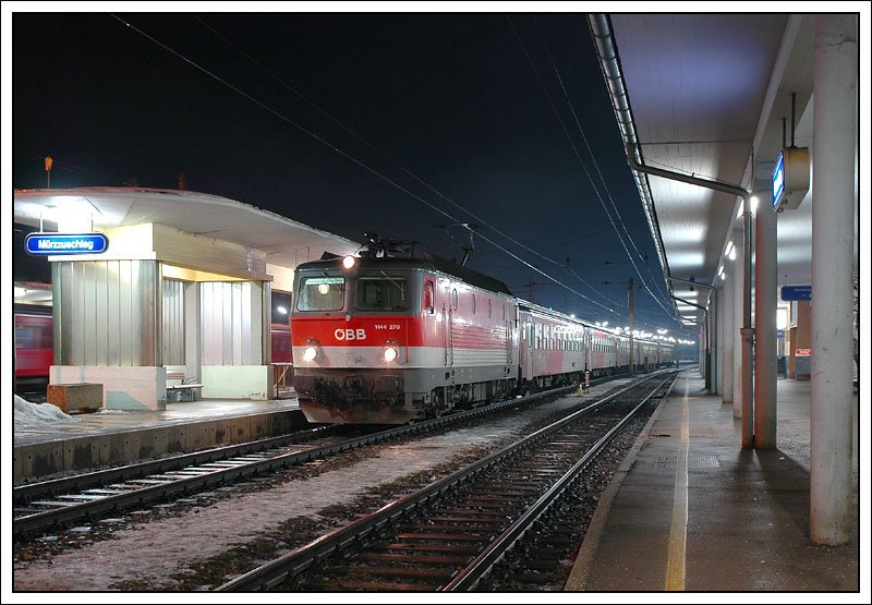 R 4067 wartet am 18.1.2008 in Mrzzuschlag auf seine Abfahrt nach Spielfeld-Stra. Ab Bruck an der Mur bis Graz trgt der Zug die Bezeichnung S1, von Graz nach Spielfeld-Stra die Bezeichnung S5!