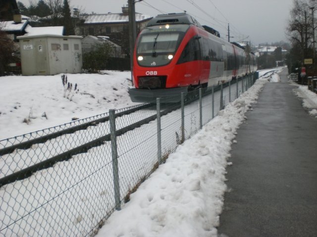 R 5454 Richtung Scharnitz bei starkem Regen kurz vor dem Haltepkt. Alleheiligenhfe. 21.12.2008
