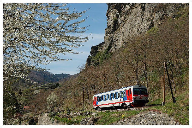 R 6131 von Spitz a.d. Donau nach Krems am 8.4.2007 kurz vor Drnstein.