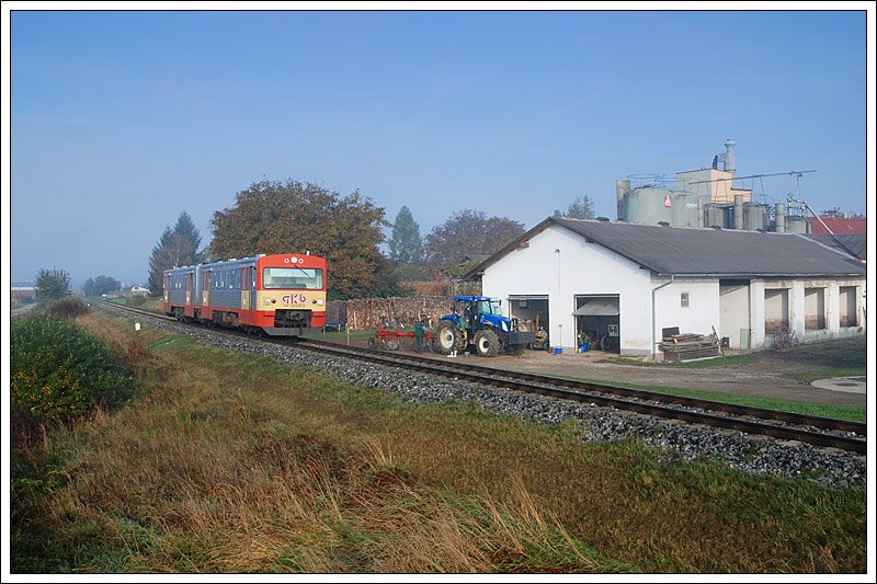 R 8562 von Wies auf dem Weg nach Graz, aufgenommen in Lebing am 11.10.2008 zwischen Frauental und Gr. St. Florian.