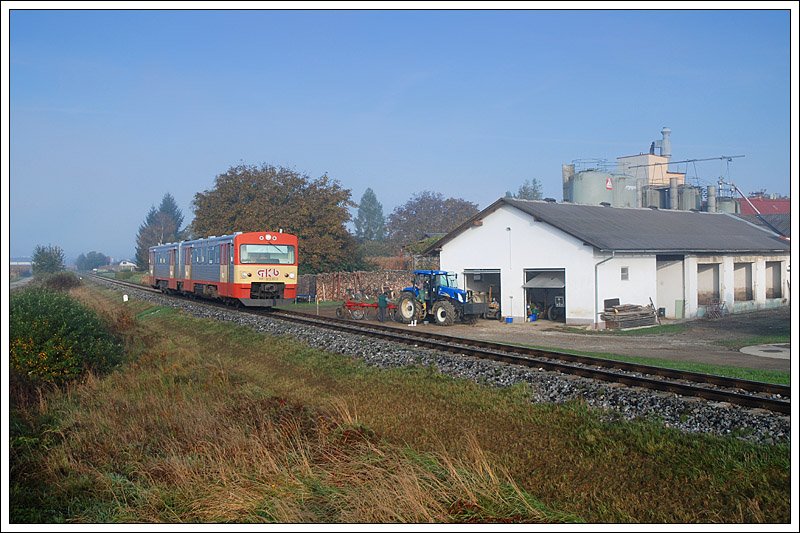R 8562 von Wies auf dem Weg nach Graz, aufgenommen in Lebing am 11.10.2008 zwischen Frauental und Gr. St. Florian.