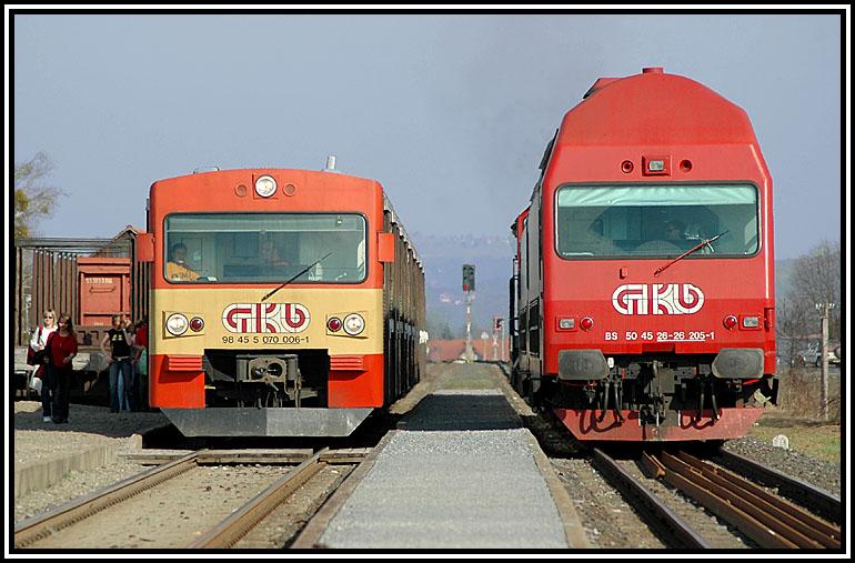 R 8566 auf dem Weg nach Graz kreuzt am 27.3.2006 in Frauental mit R 8571 (VT 70.06)nach Wies-Eibiswald.