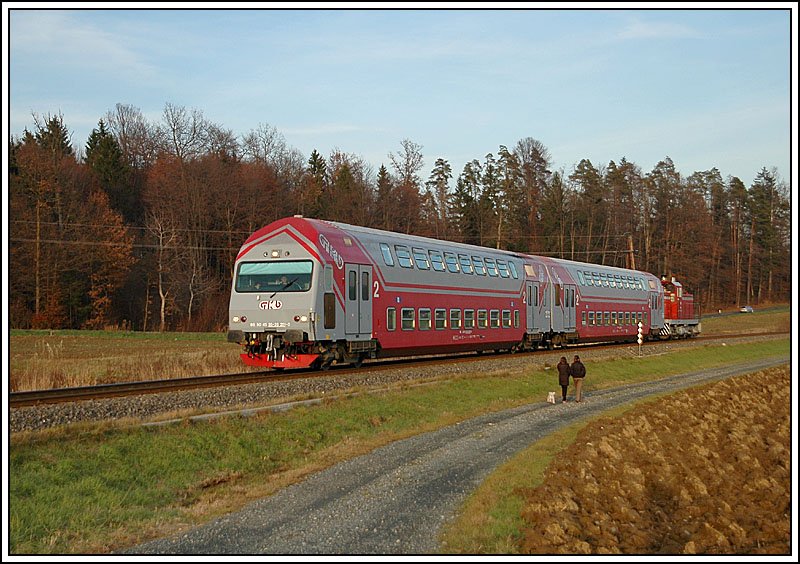 R 8569 von Graz nach Wies-Eibiswald im letzten Licht des 24.11.2006 kurz vor Gro St. Florian.