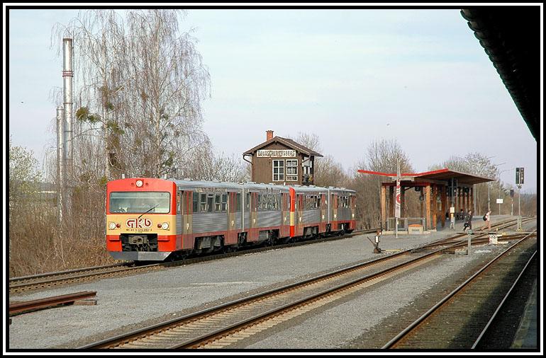 R 8591 (Graz-Wies) bei der Ausfahrt aus dem Bahnhof Deutschlandsberg am 27.3.2006.