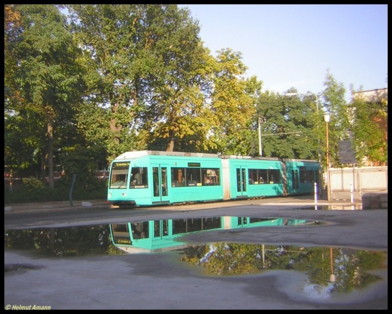 R-Triebwagen 028 als 5. Zug der Linie 10 befand sich am 18.08.2006 in der Rebstcker Strae kurz vor der gleichnamigen Endstation der Linie, die an diesem Tag ihren letzten Betriebstag hatte.