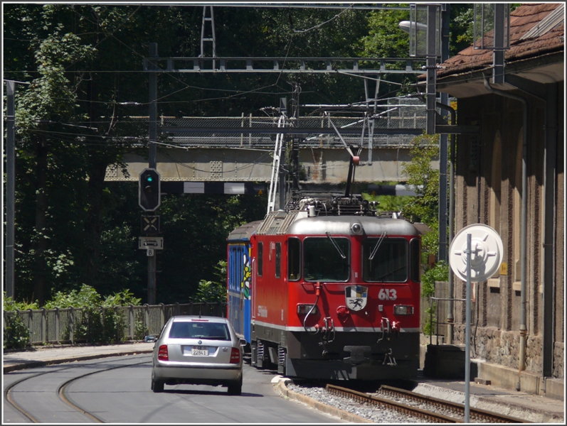 R1449 mit Ge 4/4 II 613  Domat/Ems  verlsst die Ausweichstelle Depot Sand Richtung Chur Stadt.(19.07.2009)
