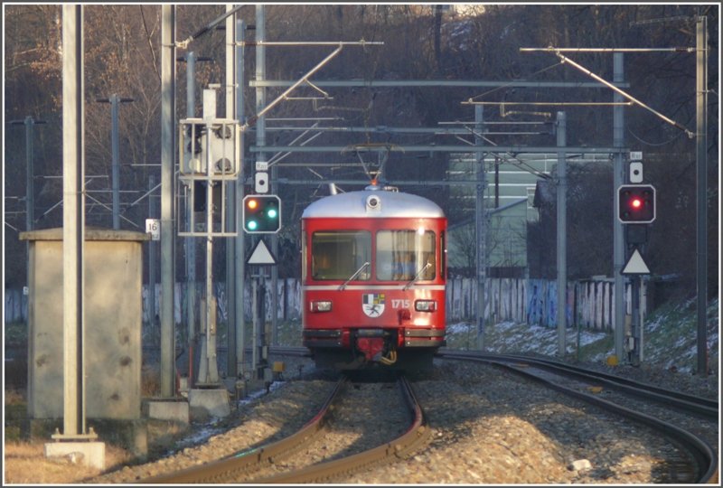 R1552 mit Steuerwagen 1715 beim Einfahrvorsignal von Chur West. (30.01.2009)