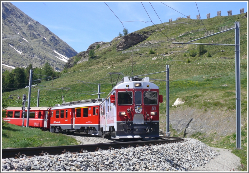 R1637 mit ABe 4/4 III 51 und 56 verlsst Alp Grm Richtung Tirano.(18.06.2009)