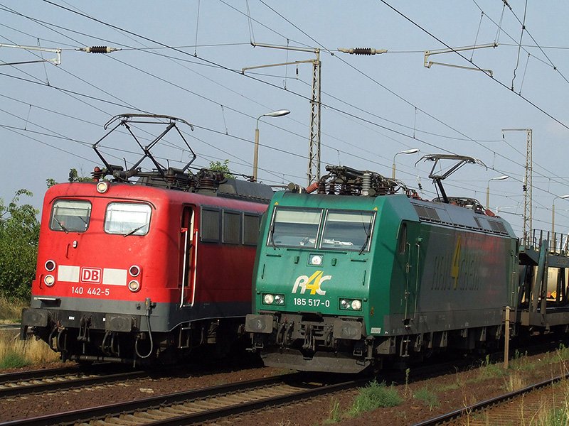 R4C 185 517-0 und 140 442 am 21.07.06 in Saarmund.