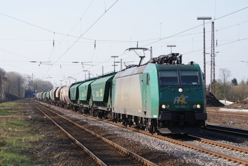 R4C 185 550-1 mit Getreidezug in Hilden am 03.04.2009