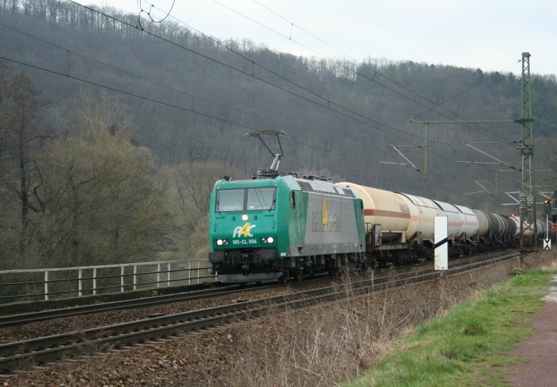 R4C 185 CL 006 der RAIL4CHEM mit Kesselwagenzug am 17.3.2008 bei Bad Ksen.