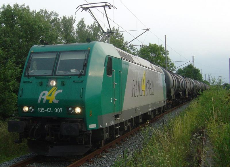 R4C 185-CL 007 wartet als Umleiter am 25.06.2006 auf die Weiterfahrt im Bahnhof Smmerda.