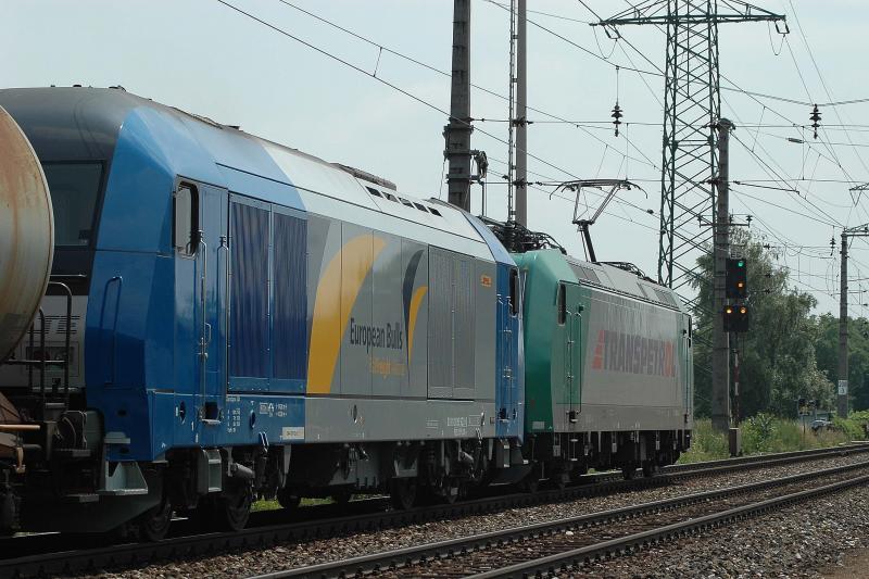 R4C 185.543 und LTE 2016.903 mit G 95285 kurz vor Erreichen des Zielbahnhofes in Graz Gsting am 23.6.2005