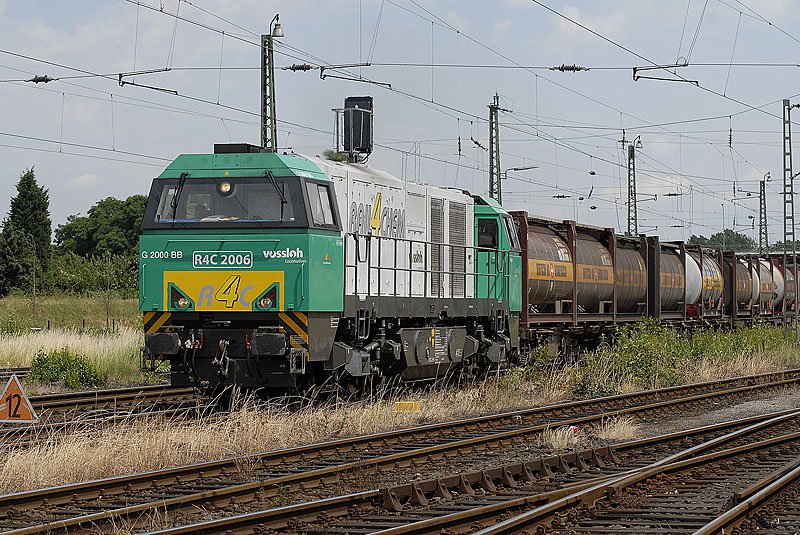 R4C 2006 hat im Logport (Duisburg Rheinhausen) einen Containerzug bernommen. 22.06.2008