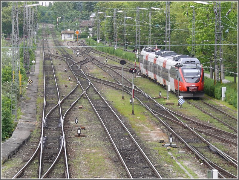 R5793 nach St.Margrethen mit 4024 023-3 verlsst Lindau ber den Seedamm. (26.05.2008)