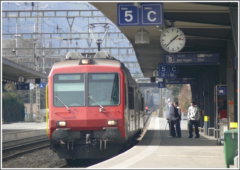 R7849 nach Chur in Sargans. NPZ RBDe 560. (17.03.2009)