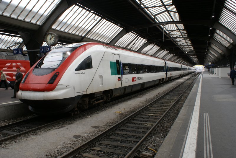 RABDe 500 003-9 steht am 17.7.08 in Zrich Hauptbahnhof.