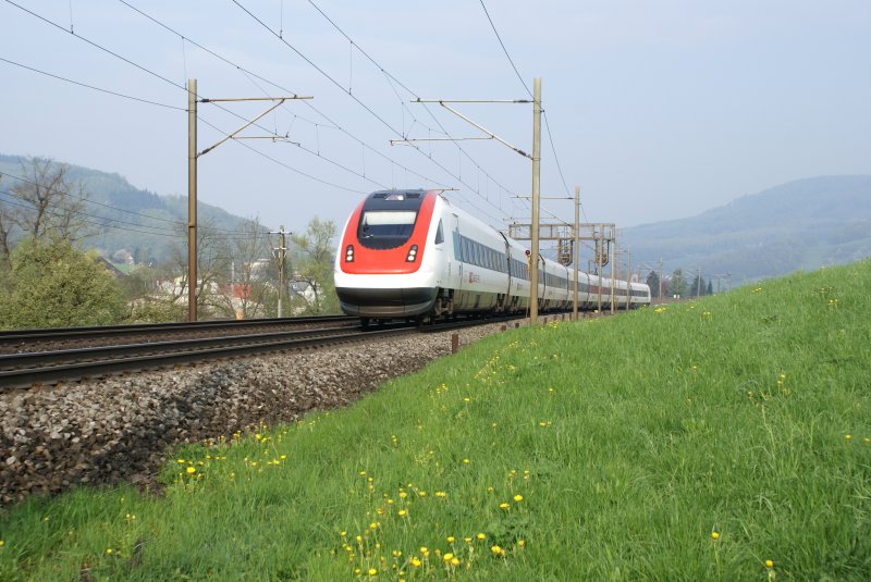RABDe 500 023-7 f�hrt am 21.4.09 von Gelterkinden Richtung Tecknau.