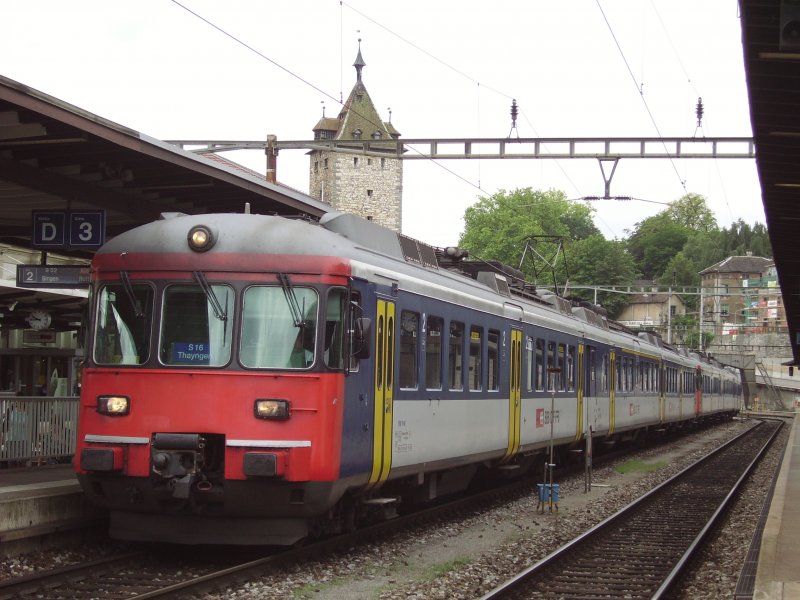 RABDe 510 110-0 und 509-2 stehen als S16 aus Herrliberg-Feldmeilen nach Thayngen in Schaffhausen. 14.08.08