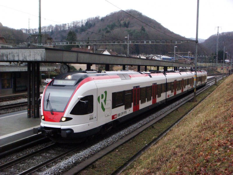 RABe 521 010 beim Halt in Tecknau am 09.01.2008