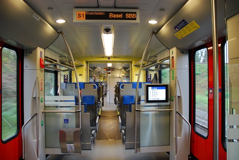 RABe 521 022-4. Auch in der 2. Klasse fhlt man sich wohl. Ich hoffe, es bleibt lange so sauber, wie hier im Bild zu sehen. 11.12.2006