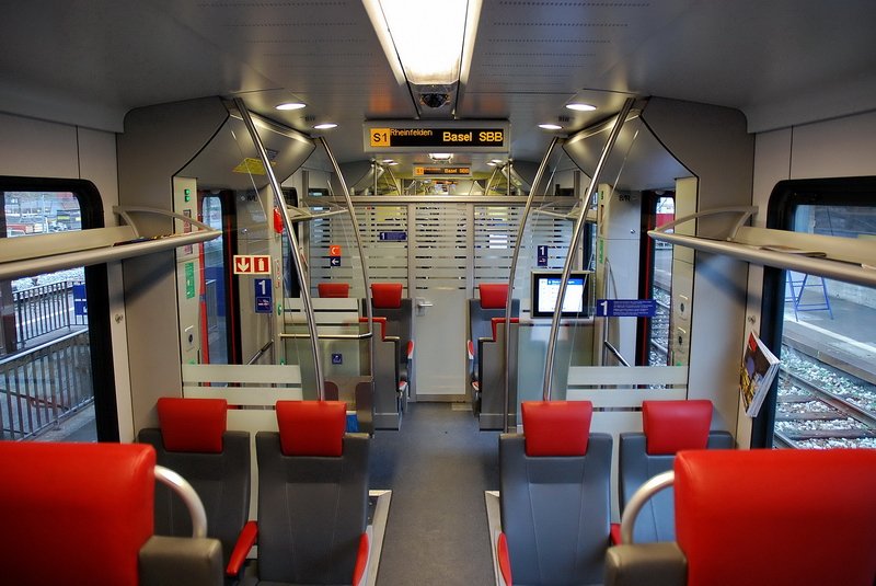 RABe 521 022-4. So schick ist die 1. Klasse im Flirt. 11.12.2006