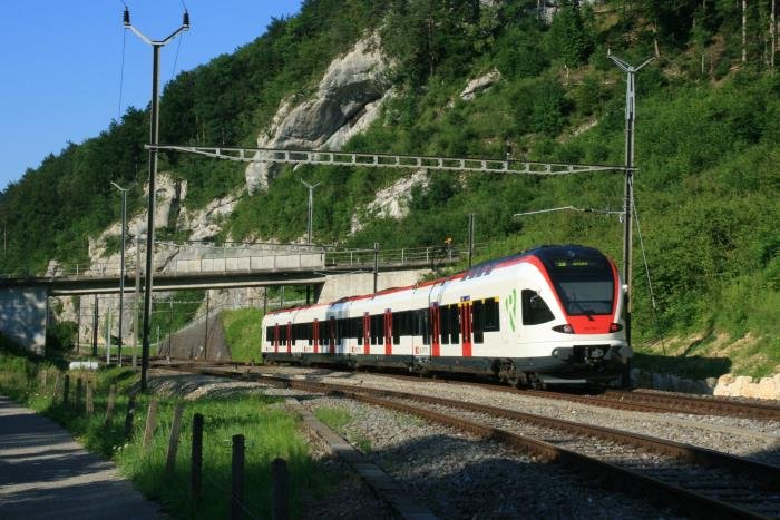 RABe 522 044 als S3 von Delmont ber Basel SBB nach Olten bei Laufen; 15.07.2008