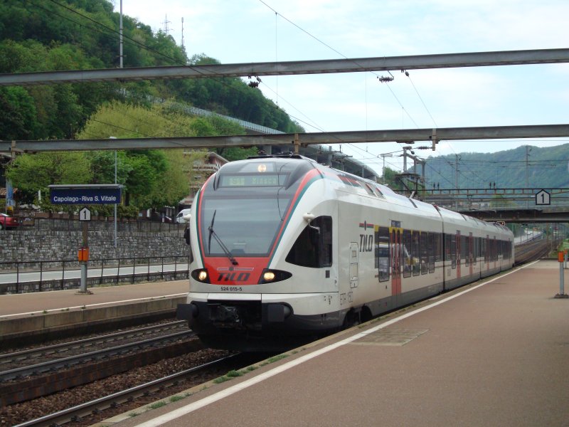 RABe 524 015 bei der Einfahrt in Capolago Riva S. Vitale