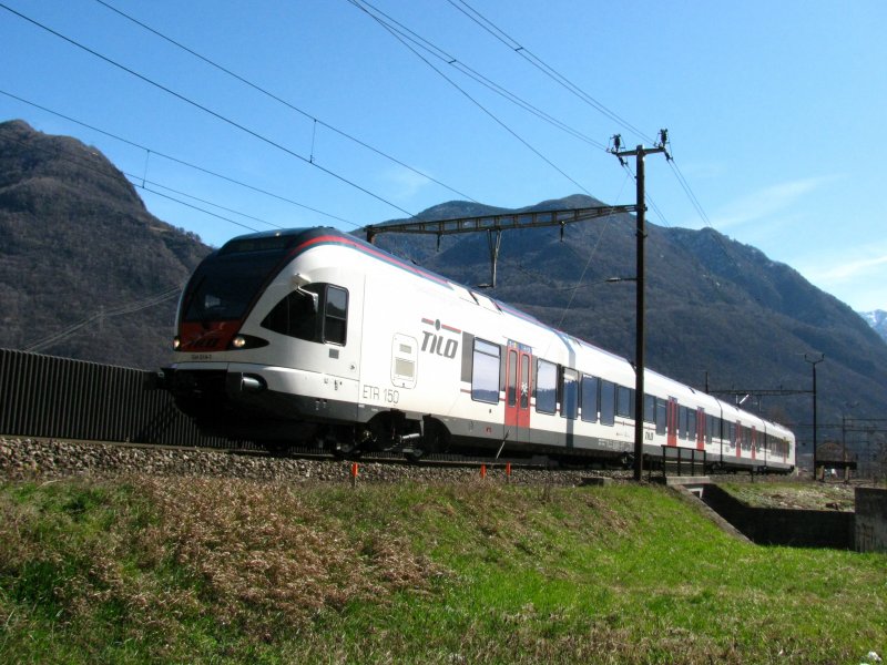RABe 524 019 als S 10 nach Biasca am 13.03.2009 bei Castione.