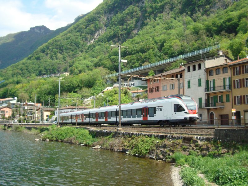 RABe 524 bei Capolago am 27.04.2008