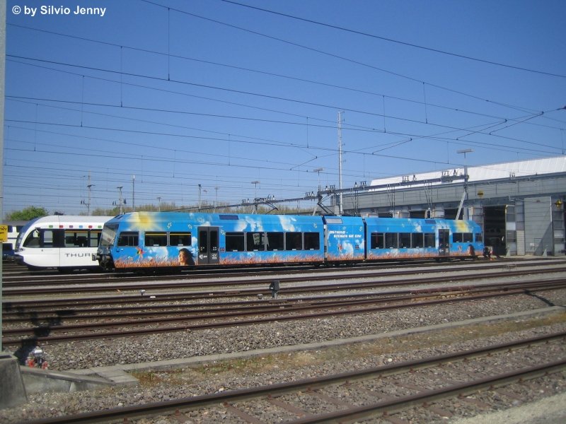 RABe 526 685-3 ''Ostwind'' steht vor dem RABe 526 703-4 ''Kt. St.Gallen'' am 12.5.08 in der Unterhaltsanlage Oberwinterthur.