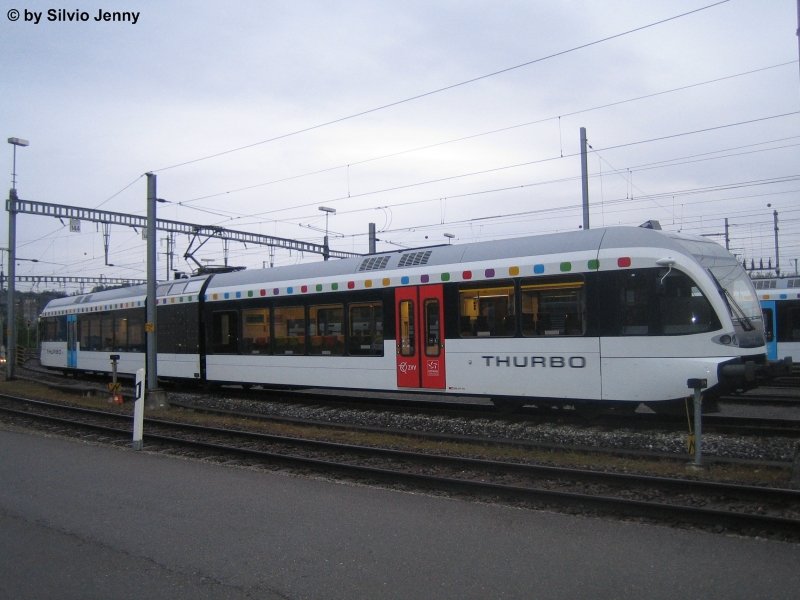 RABe 526 751-3 am 17.5.08 in der UA Oberwinterthur. Dies war der letzte GTW 2/6, der an die Thurbo geliefert wurde. GTW 752 war dann der erste GTW 2/8.