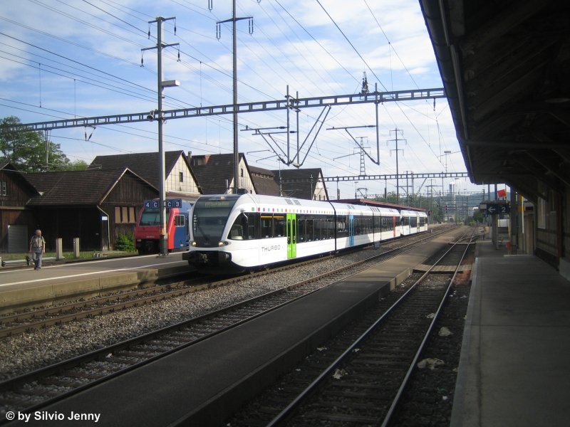 RABe 526 766-1 und 745-5 ''Stein am Rhein'' am 24.5.08 bei Oberwinterthur als S29.