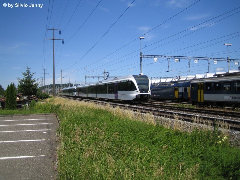 RABe 526 769-5 und ein weiterer GTW AKL (anlsslich des ETF's in Frauenfeld in Doppeltraktion unterwegs) am 24.6.07 bei der UA Oberwinterthur