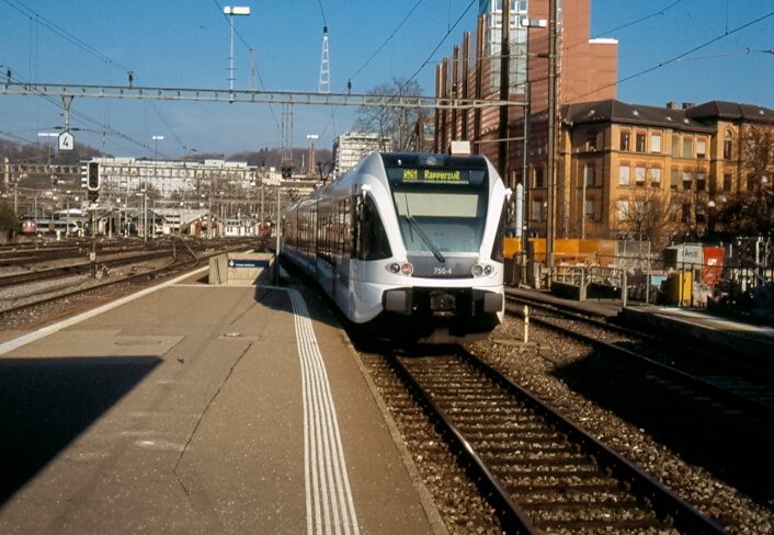 RABe 526 am 17.11.2007 bei der Ausfahrt aus dem Bahnhof Winterthur.