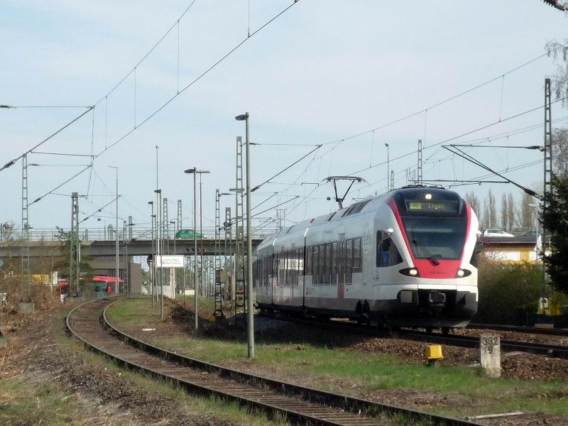RABe 526  Seehas  als SBB 79848 Konstanz - Engen kurz hinter Radolfzell. 11.04.09