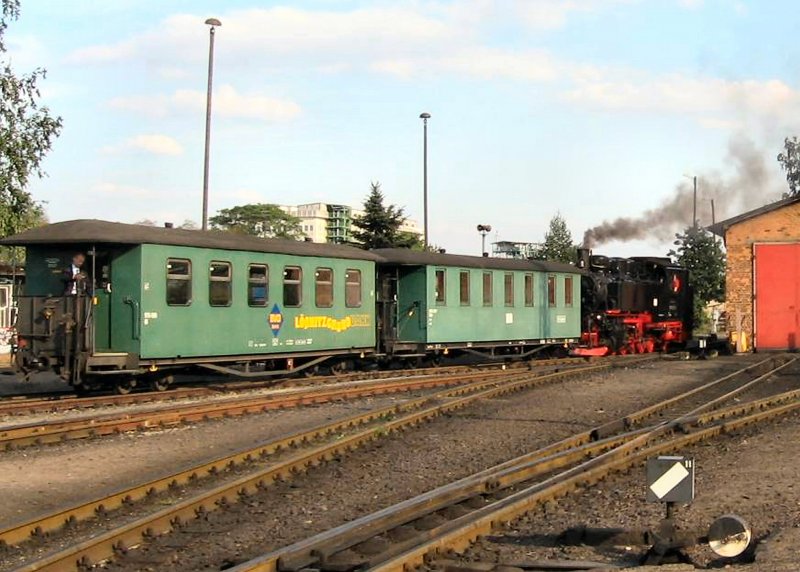 Radebeul-Ost, Zwei Wagen des Zuges aus Radeburg werden abgestellt, 2005