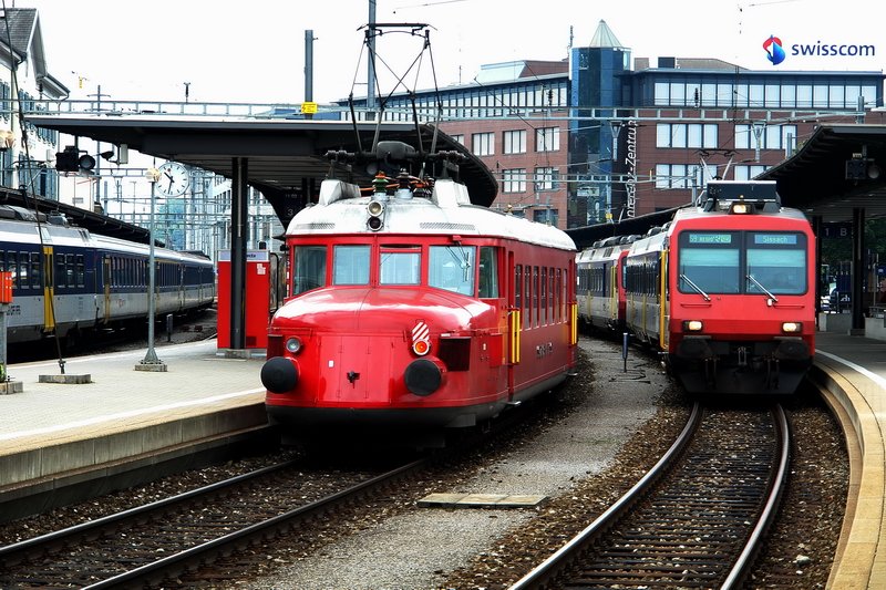 RAe 2/4 1001 Roter Pfeil - Noch einige Meter bis zum Halt im Bhf. Olten SO und dann knnen die Fahrgste, zur Sonderfahrt an den Bielersee, einsteigen und ein achtstndiges Abenteuer geniessen. 21.9.2008