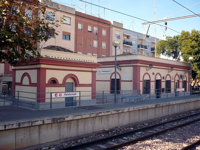 Rafelbunyol, heute Endstation der Metro-Linie 3 nrdlich von Valencia, bis 1988 Bahnhof einer Lokalbahn, aufgenommen am 04.12.2007