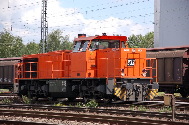 RAG 833 Lokomotive des Typs MAK 1206 am 17.07.2007 in Recklinghausen-Sd beim Umsetzen um einen Kohlenwagenzug. Einige Lokomotiven dieses Typs ziert der liebevolle Schriftzug  Ruhrpott Sprinter .